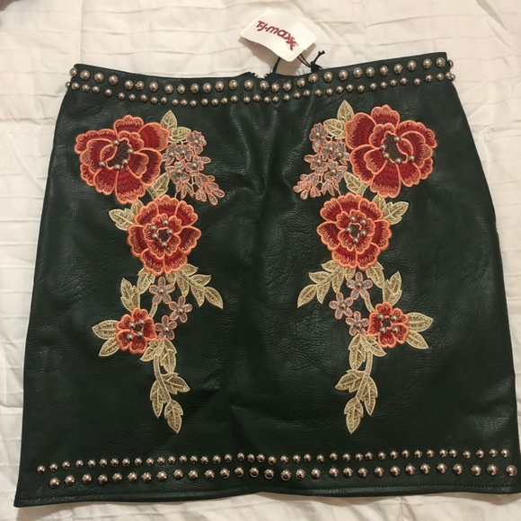 Romeo & Juliet Couture Dresses & Skirts - Green faux leather mini skirt